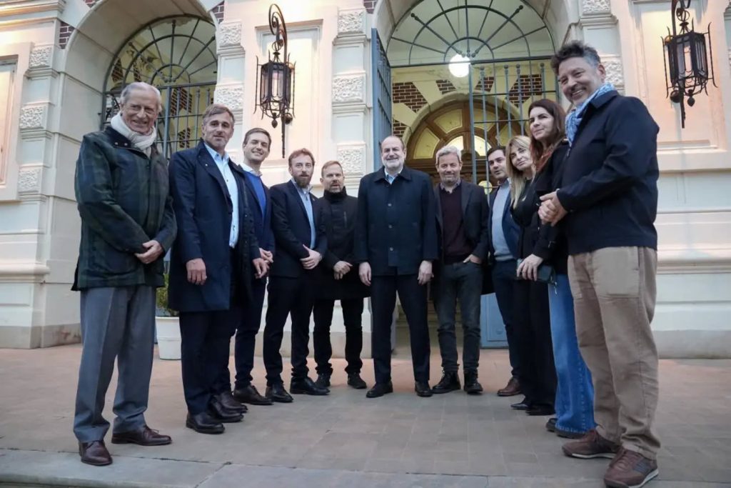 Junto a otros intendentes peronistas de la provincia, nos reunimos con el gobernador Axel Kicillof
