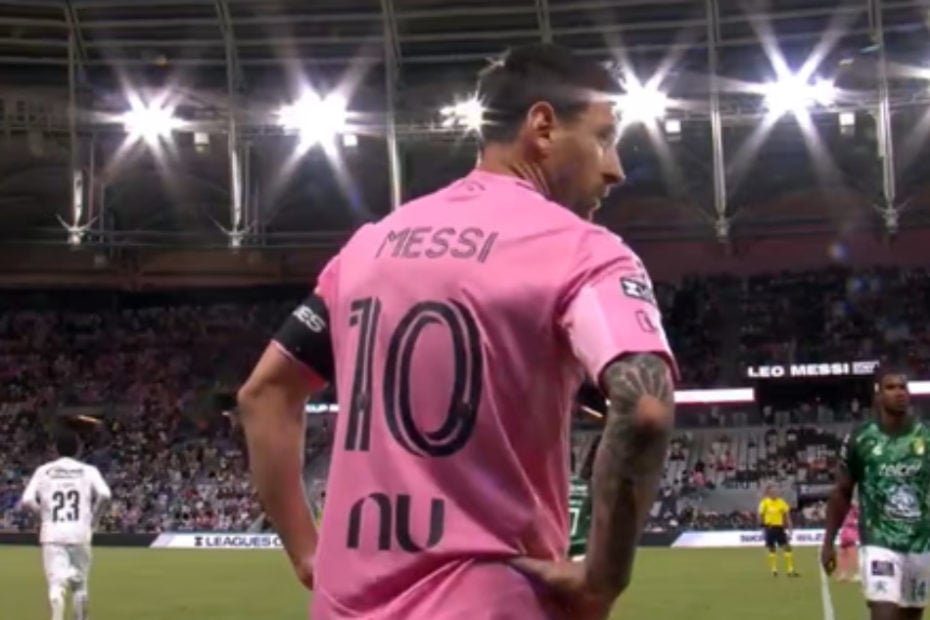 Messi volvió a jugar al fútbol tras el fallecimiento de su padre